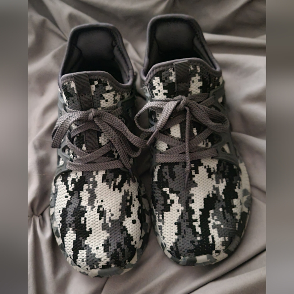 NWOT Womens DigiCamo Sneakers